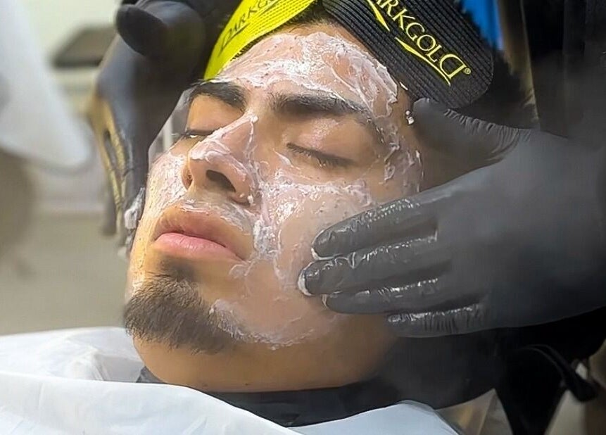 Tratamiento facial rejuvenecedor en Top Vision, Lima, Provincia De Lima, PE, con productos de calidad.