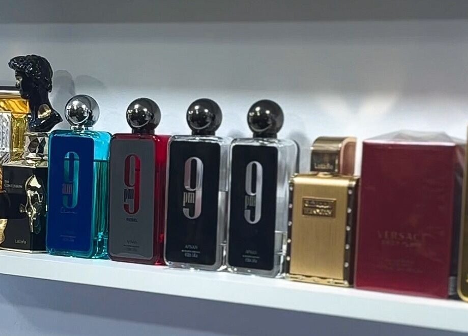 Exhibición de perfumes de lujo en Top Vision | Villa El Salvador | AV. EL SOL, Lima, Provincia De Lima, PE.