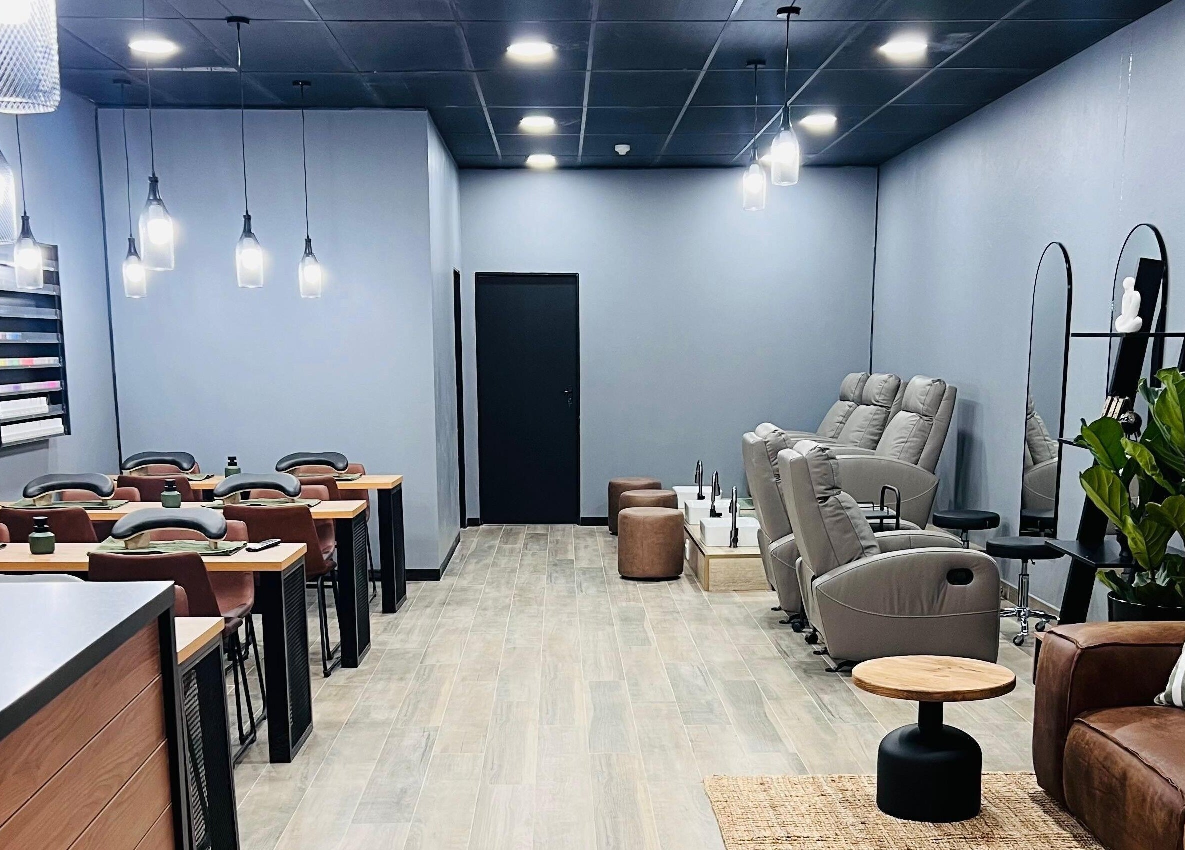 Modern nail salon chairs and tables at Giggles n Kurls Lynnwood, Pretoria, Gauteng, ZA.