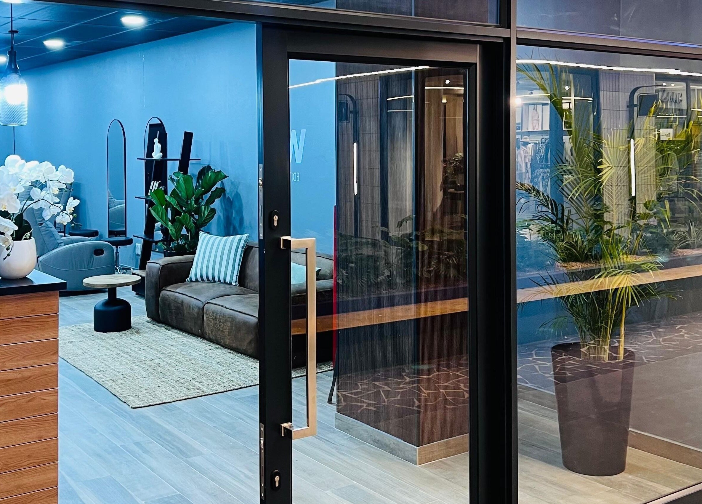 Stylish interior of Giggles n Kurls Lynnwood, Pretoria, Gauteng, ZA with chic decor and comfort seating.