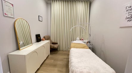 Cozy treatment room at Mira's Lash Studio, Prospect, South Australia, AU, featuring a lash bed and elegant decor.