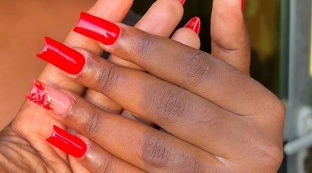 Des ongles rouges élégants à LUXURY NAILS BY OF, Roubaix, Hauts-de-france, FR.