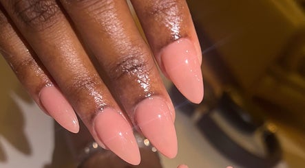 Manucure élégante à LUXURY NAILS BY OF, Roubaix, Hauts-de-france, FR, ongles pastel soignés.