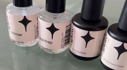 Produits de manucure chez Flavie Nailsandhair, Wattrelos, Hauts-de-France, FR, pour des ongles impeccables.
