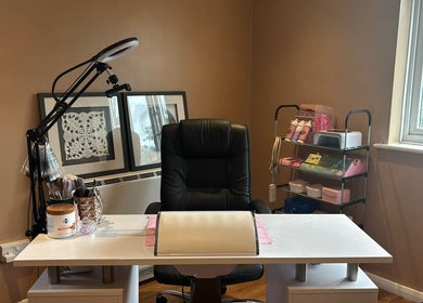 Koated by Kenya nail salon workspace in London, England, GB with a well-equipped nail station.