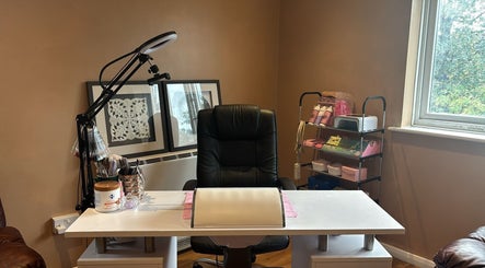 Koated by Kenya nail salon workspace in London, England, GB with a well-equipped nail station.