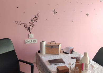 Salle de soins chez Naturel'art à Saint-fort-sur-le-né, Nouvelle-aquitaine, avec décor apaisant.