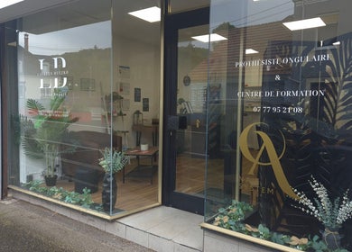 Façade de Laureen & Steve B. - Artisans Beauté à Wisches, Grand Est, FR. Design moderne et invitant.