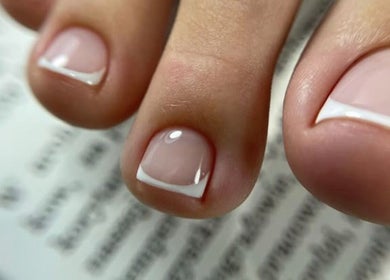 Французский педикюр на ногах в Beauty Space, თბილისი, თბილისი, GE.