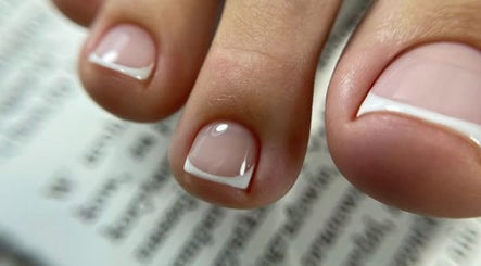 Французский педикюр на ногах в Beauty Space, თბილისი, თბილისი, GE.