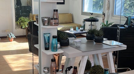 Espacio elegante con productos en Zoe Cebal, Acassuso Manzone 877 2 A, Provincia De Buenos Aires, AR.