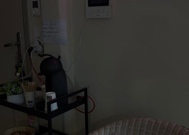 Coin café élégant chez Méli'beauty à Talizat, Auvergne-rhône-alpes, FR, offrant confort et hospitalité.