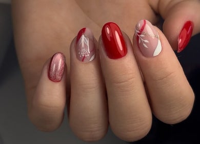 Manucure élégante rouge chez Méli'beauty, Talizat, Auvergne-rhône-alpes, FR.