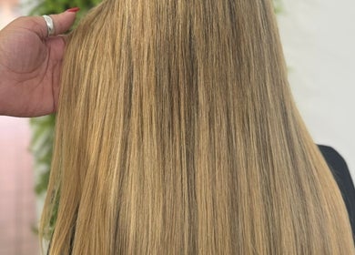 Extensões de cabelo loiro em Helen Rodrigues extensões capilares, Rio De Mouro, Lisboa, PT.