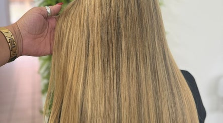 Extensões de cabelo loiro em Helen Rodrigues extensões capilares, Rio De Mouro, Lisboa, PT.