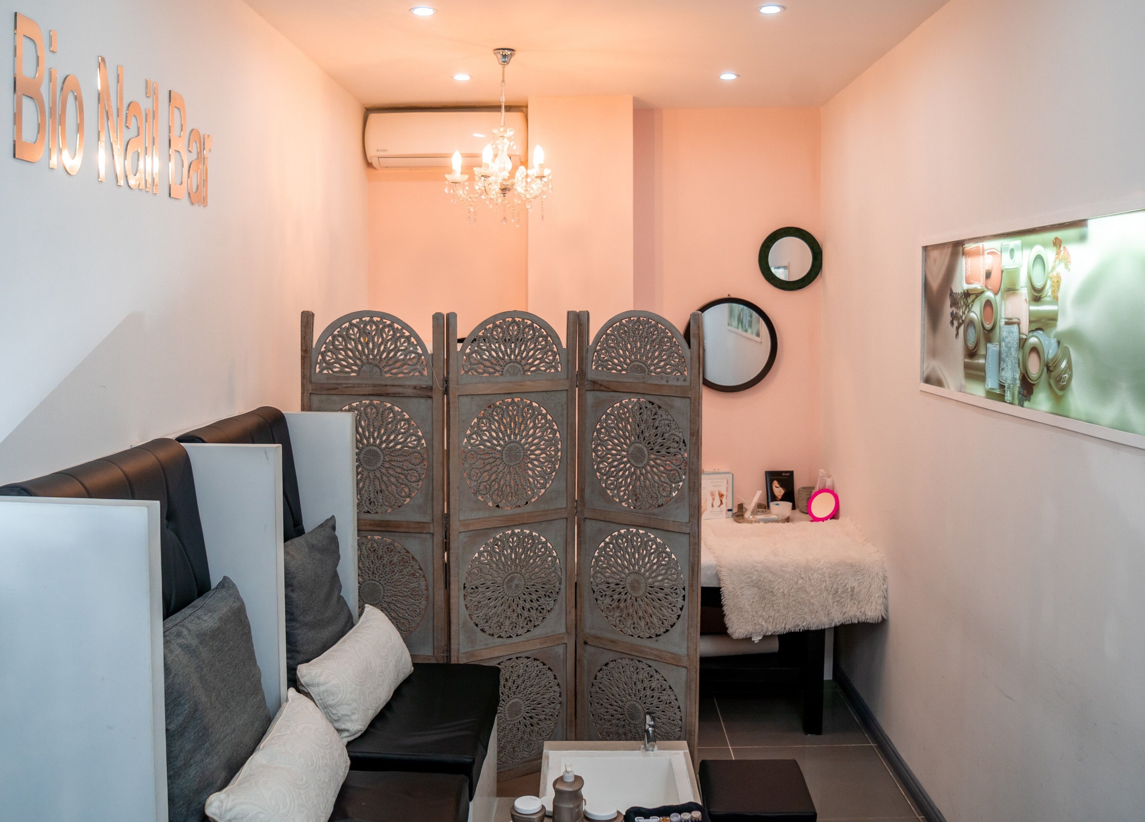 Salon élégant avec fauteuils confortables à Longlensoi Ébène, EBENE, Moka District, MU.