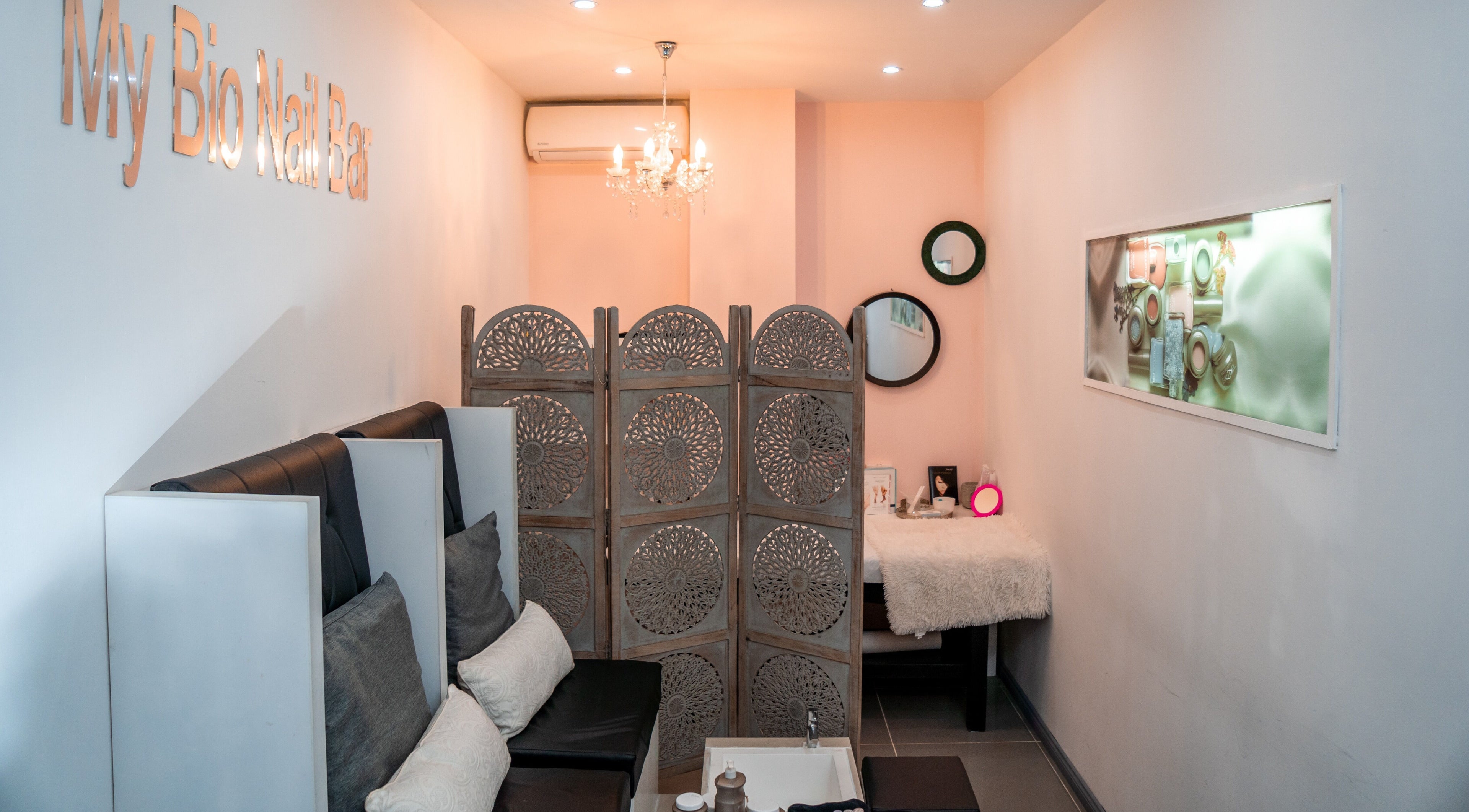 Salon élégant avec fauteuils confortables à Longlensoi Ébène, EBENE, Moka District, MU.