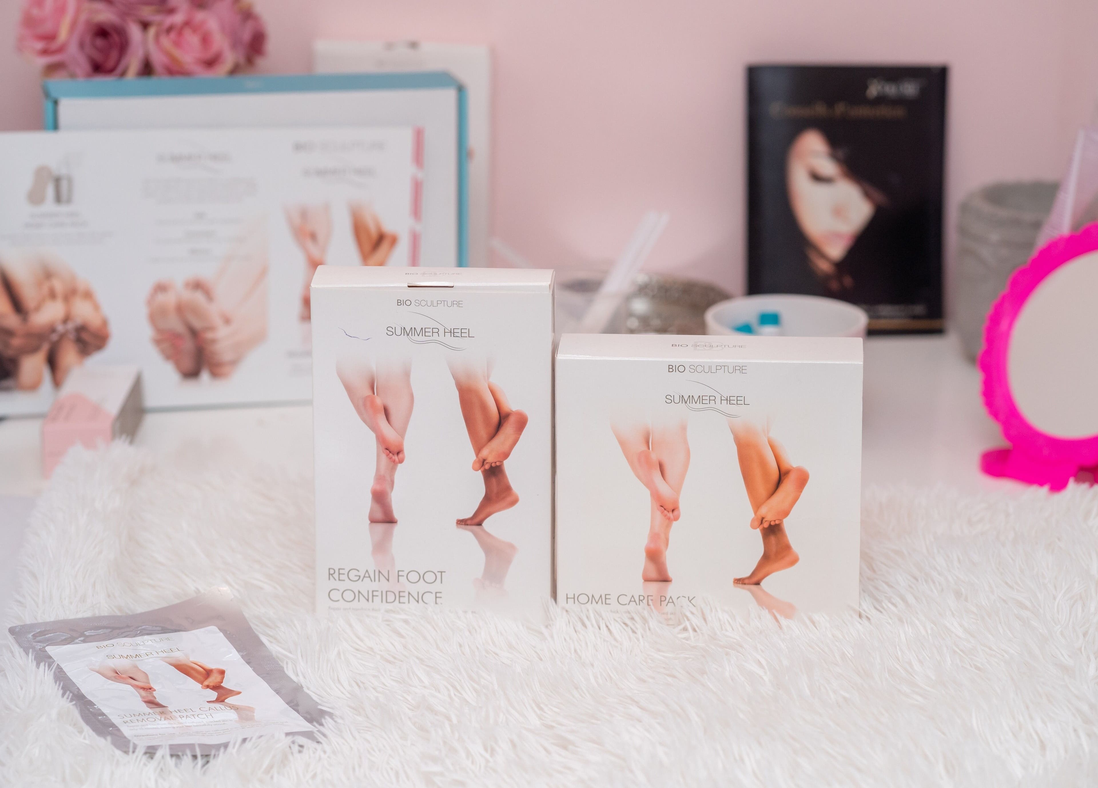 Produits de soin des pieds à Longlensoi Ébène, EBENE, Moka District, MU, sur une table élégante.