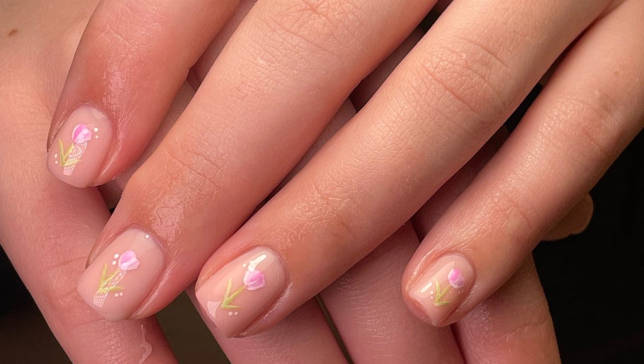 Close-up of floral nail art at Mabci, Glasgow, Scotland, GB, showcasing intricate pink flower designs.
