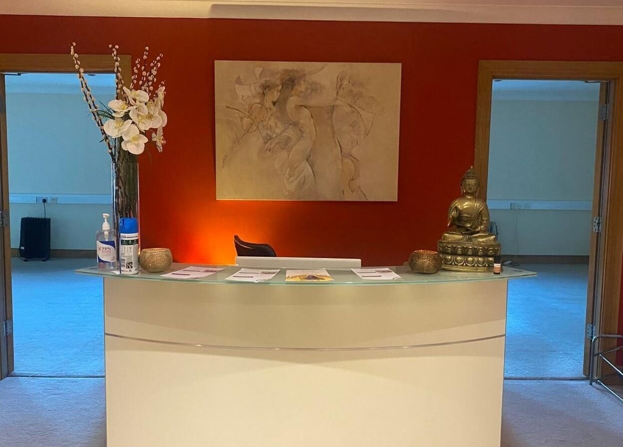 Elegant reception at Marcela Bonturi in Malahide, County Dublin, IE with art and Buddha statue.