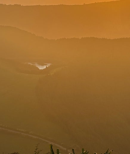 Peaceful sunset over hills near Goralsky in Lisboa, Lisboa, PT, capturing natural tranquility.
