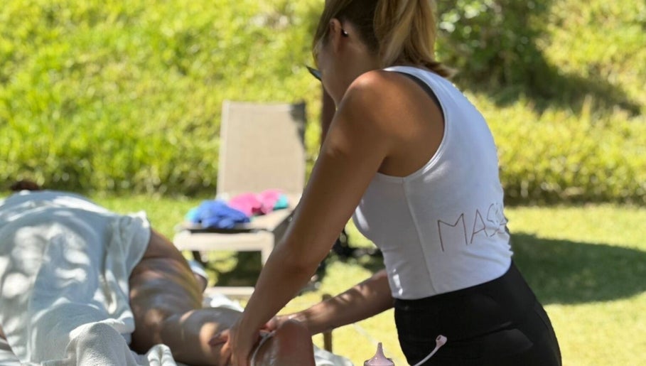 Sessão de massagem relaxante ao ar livre por Fabiana Espírito Santo em Faro, Faro, PT.