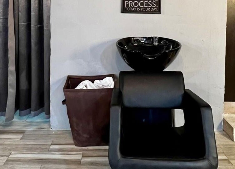 Lavabo moderno en THE LIONSBARBERSHOP PLAYA DEL CARMEN, Playa Del Carmen, Quintana Roo, MX.