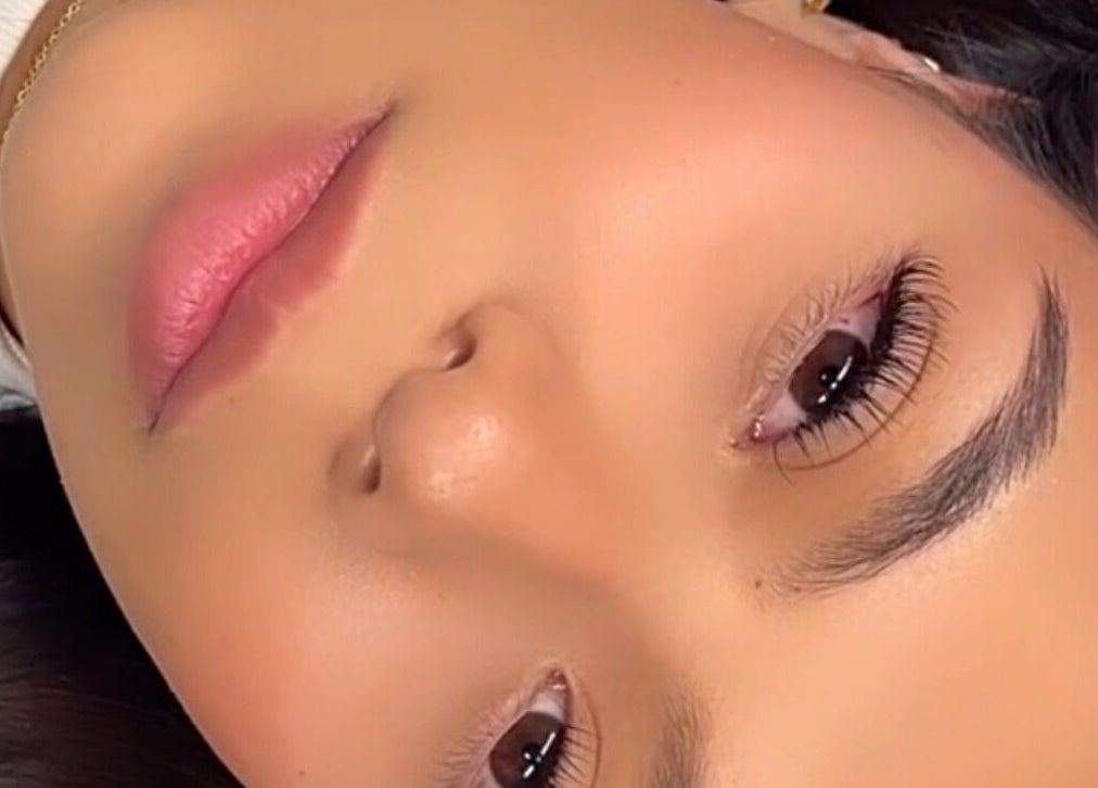 Close-up de pestañas estilizadas en Las pestañas de Ru, Morelia, Morelia, MX. Resalta belleza natural.