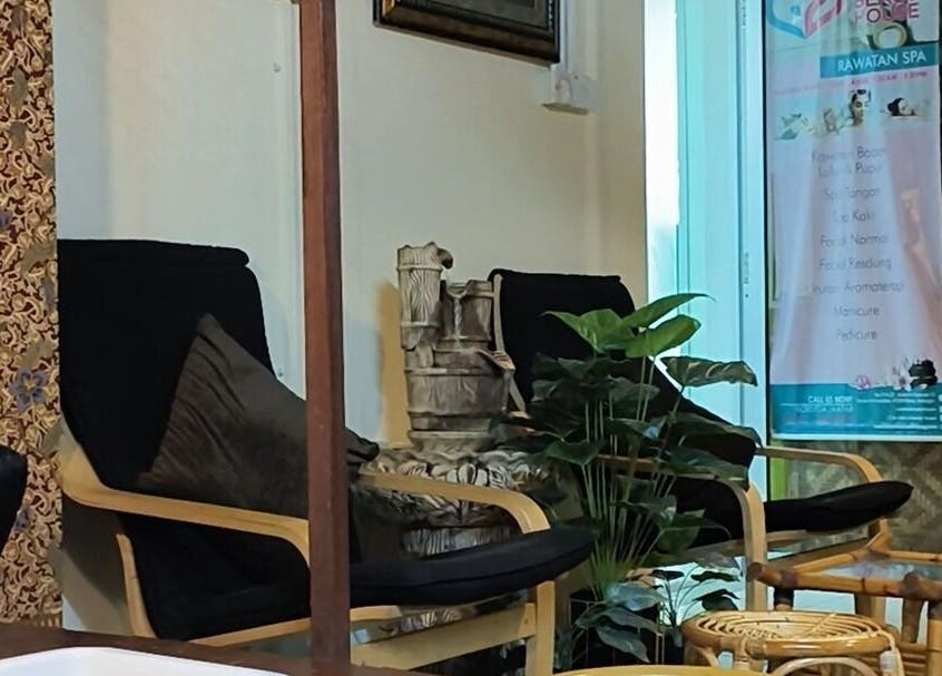 Relaxing spa seating area at Cda Beauty House, Klang, Selangor, MY, offering a serene wellness ambiance.