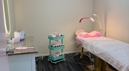 Cozy treatment room at Fancy Lashes TSV, Aitkenvale, Queensland, AU with a cushioned bed and serene lighting.
