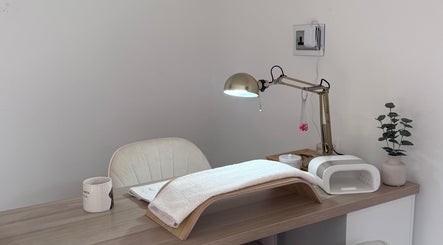 Calm nail station at Mae’d Up Nails By Olivia, Wolverhampton, England, GB, elegantly set up for clients.