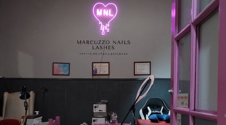 Interior del Marcuzzo Nails Lashes con decoraciones modernas en Bahía Blanca, Provincia De Buenos Aires, AR.