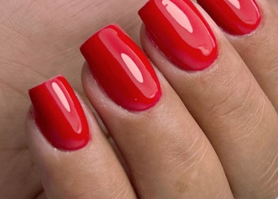 Uñas rojas perfectamente cuidadas en Studio Jaqueline Costa, Fuenlabrada, Comunidad De Madrid, ES.