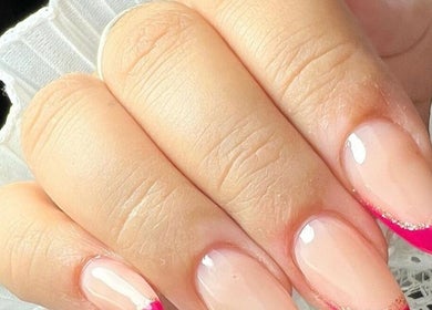 Manicura francesa rosada en Studio Jaqueline Costa, Fuenlabrada, Comunidad De Madrid, ES.