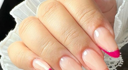 Manicura francesa rosada en Studio Jaqueline Costa, Fuenlabrada, Comunidad De Madrid, ES.
