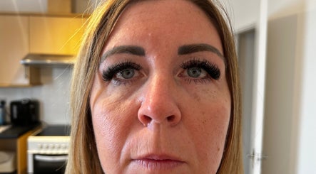 Aplicație gene superbe la Otilia Lashes and Beauty, Cinderford, England, GB.