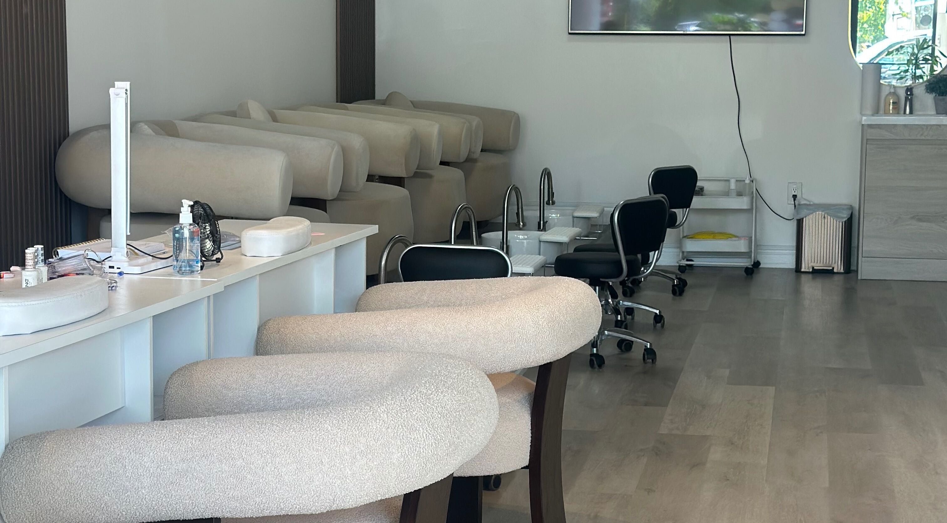 Stylish interior of Elavine Nail Studio, Toronto, Ontario, CA, featuring modern nail stations and plush seating.