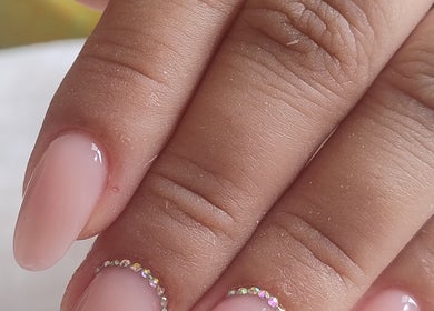 Unhas com design elegante e minimalista no Entre elas by Cleia Silva em São Paulo, São Paulo, BR.