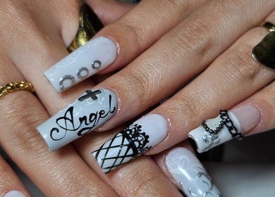 Diseño de uñas elegante en Karmika Nailz, Montevideo, Departamento De Montevideo, UY.