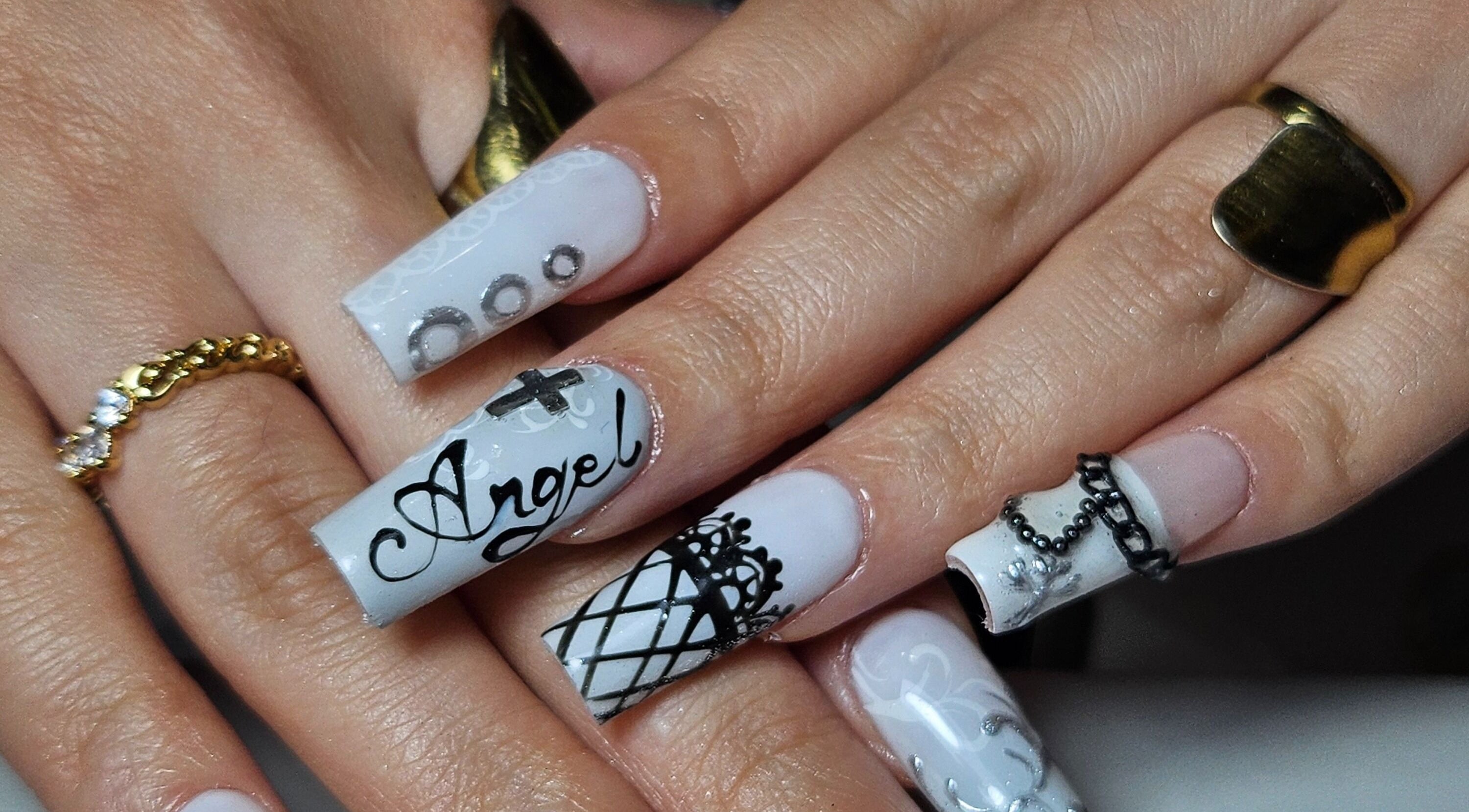 Diseño de uñas elegante en Karmika Nailz, Montevideo, Departamento De Montevideo, UY.