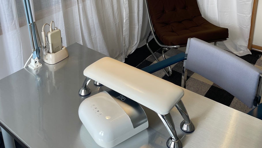 Sleek nail station at Heaps Good Nails, London, England, GB, showcasing modern manicure equipment and seating.