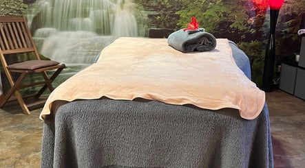 Table de massage sereine chez Total Zen à Ergué-gabéric, Bretagne, FR.