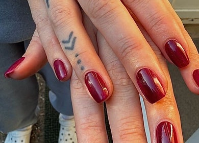 Crimson red nail art at The Lush Lounge, Midhurst, England, GB.
