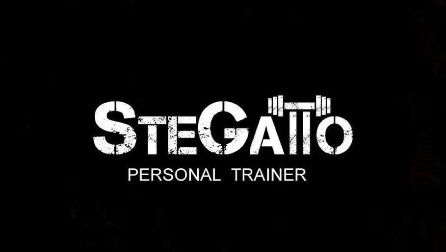 Logo Stegattopersonal, Napoli, Campania, IT, con scritta su sfondo nero.