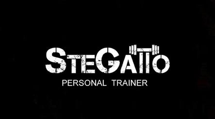 Logo Stegattopersonal, Napoli, Campania, IT, con scritta su sfondo nero.