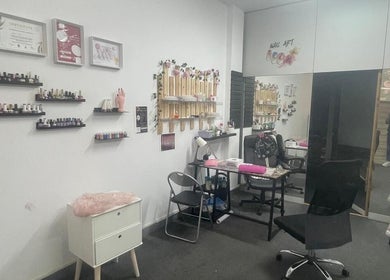 Modern nail salon at FÁRI SALÃO DE BELEZA, Braga, Braga, PT with stylish decor and manicure stations.