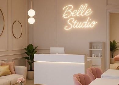Recepción elegante de Beauty Studio By Belle en Tlalnepantla, Estado De México, MX. Diseño moderno y acogedor.