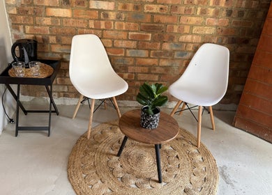 Modern seating area at Honey Blush Beauty, Middelburg, Mpumalanga, ZA with stylish chairs and decor.