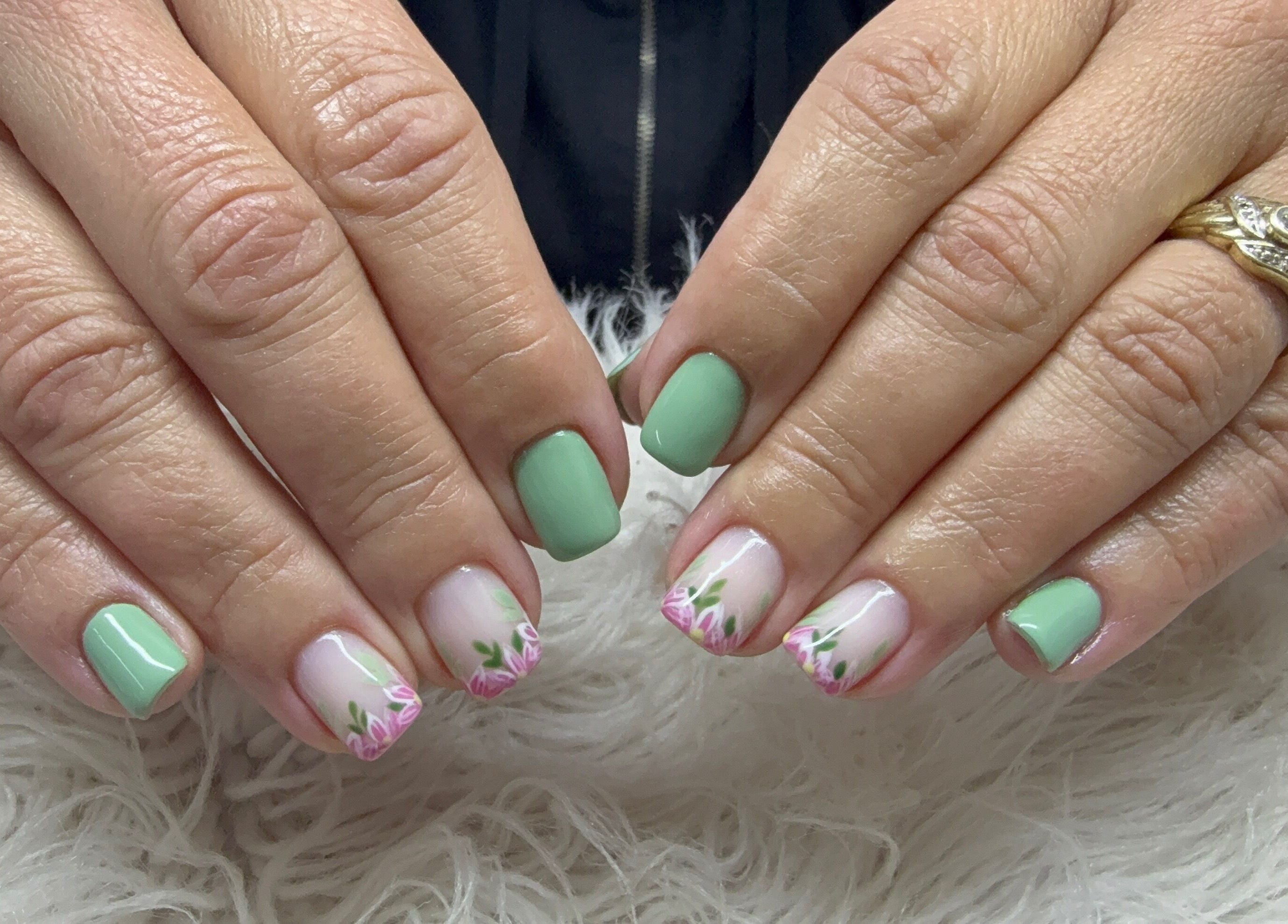 Beautiful mint and floral nail art at Honey Blush Beauty, Middelburg, Mpumalanga, ZA.