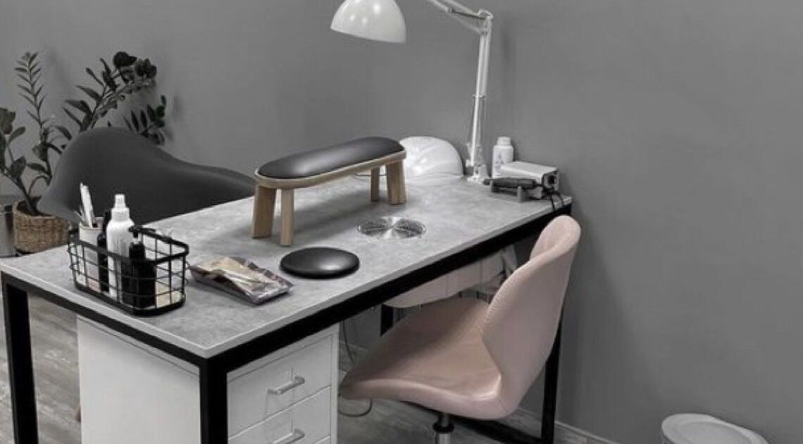 Маникюрный стол в Grožio Nagai By Manic Dasha, Вильнюс, Вильнюсский уезд, Литва.